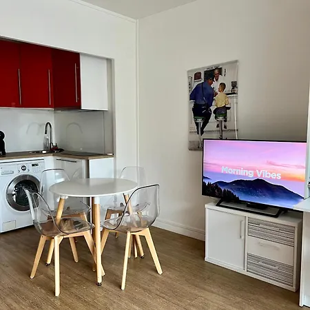 Cosy Near Eiffel Tour Apartment *